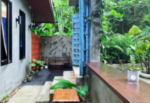 Black House 12